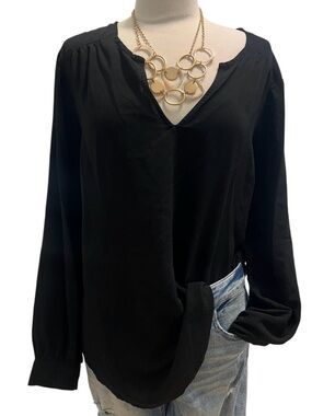 TORRID 

Black V-Neck Long Sleeve Blouse